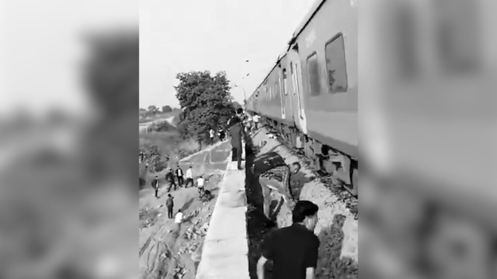 जलगांव में पुष्पक एक्सप्रेस दुर्घटना