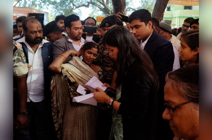 जिला पदाधिकारी उदिता सिंह की अध्यक्षता में तिलौथू अंचल में आयोजित हुआ कैप