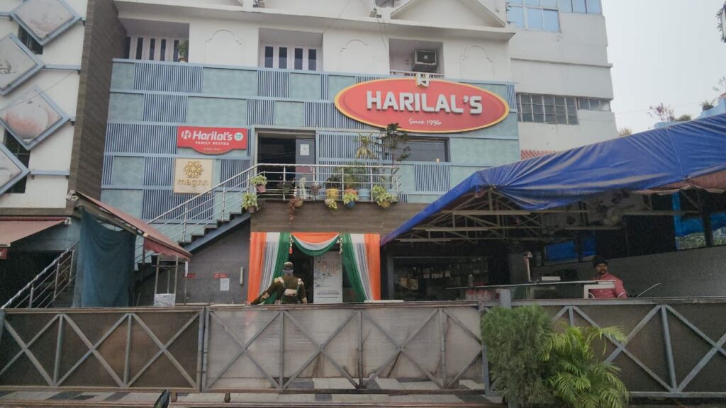 हरिलाल मिठाई दुकान