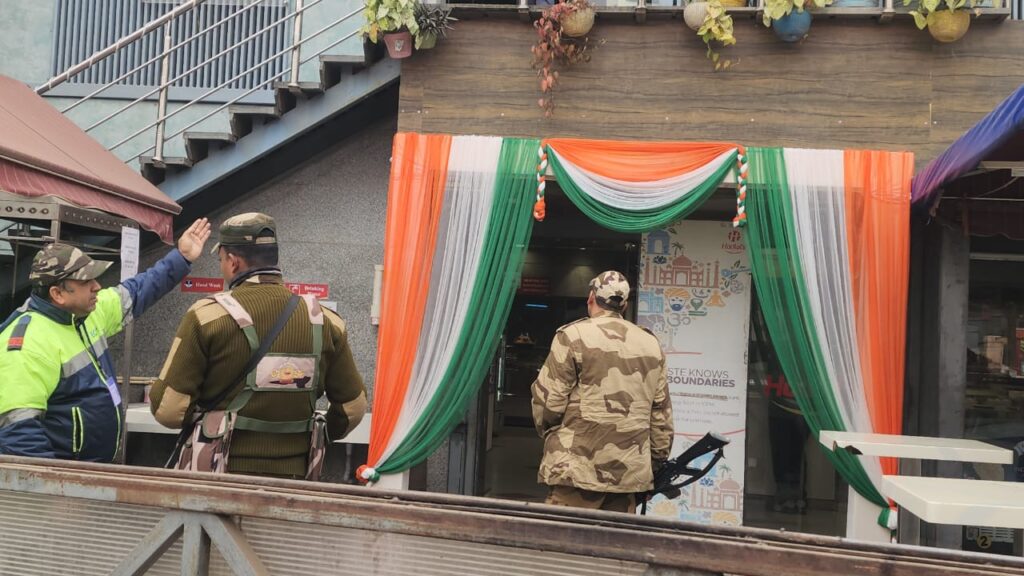 हरिलाल मिठाई दुकान आयकर विभाग छापेमारी