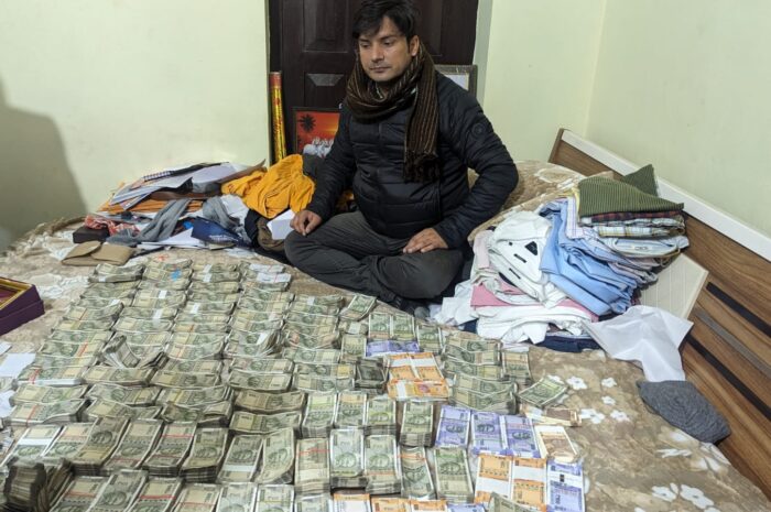 बेतिया में DEO के घर से 1.87 करोड़ कैश जब्त, विजिलेंस की छापेमारी